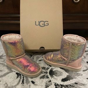Little girls Ugg sequin SZ 11 pink